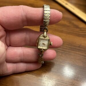 caravelle watch Women's Gold Tone Striped Elastic Band Vintage‎
